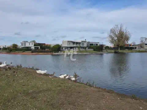 Terreno a la laguna en venta en Canton Norte