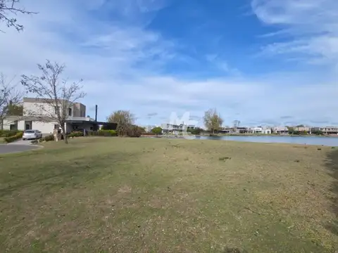Terreno a la laguna en venta en Canton Norte