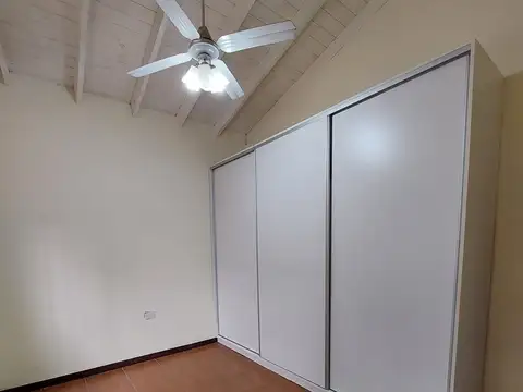Depto Tipo Casa en Alquiler con 1 cocheras