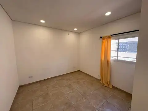 Don Torcuato (Regina P. Alvear 2039 entre Guayaquil y Balbastro). Alquiler Ph en planta baja. 2 amb.