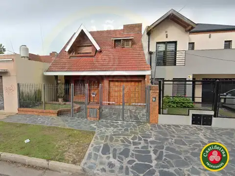 VENTA - CHALET A METROS DE AV. ESPORA Y A 350 METROS DE LA ESTACIÓN DE BURZACO - NO TE LA PIERDAS !!