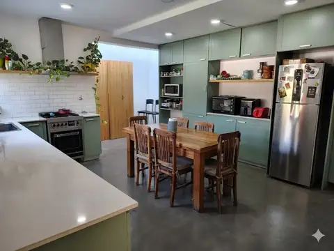 Casa 5 ambientes con 3 baños