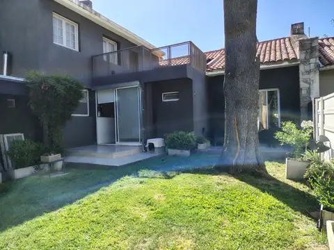 Venta casa 5 ambientes Bella Vista pileta jardín Permuta