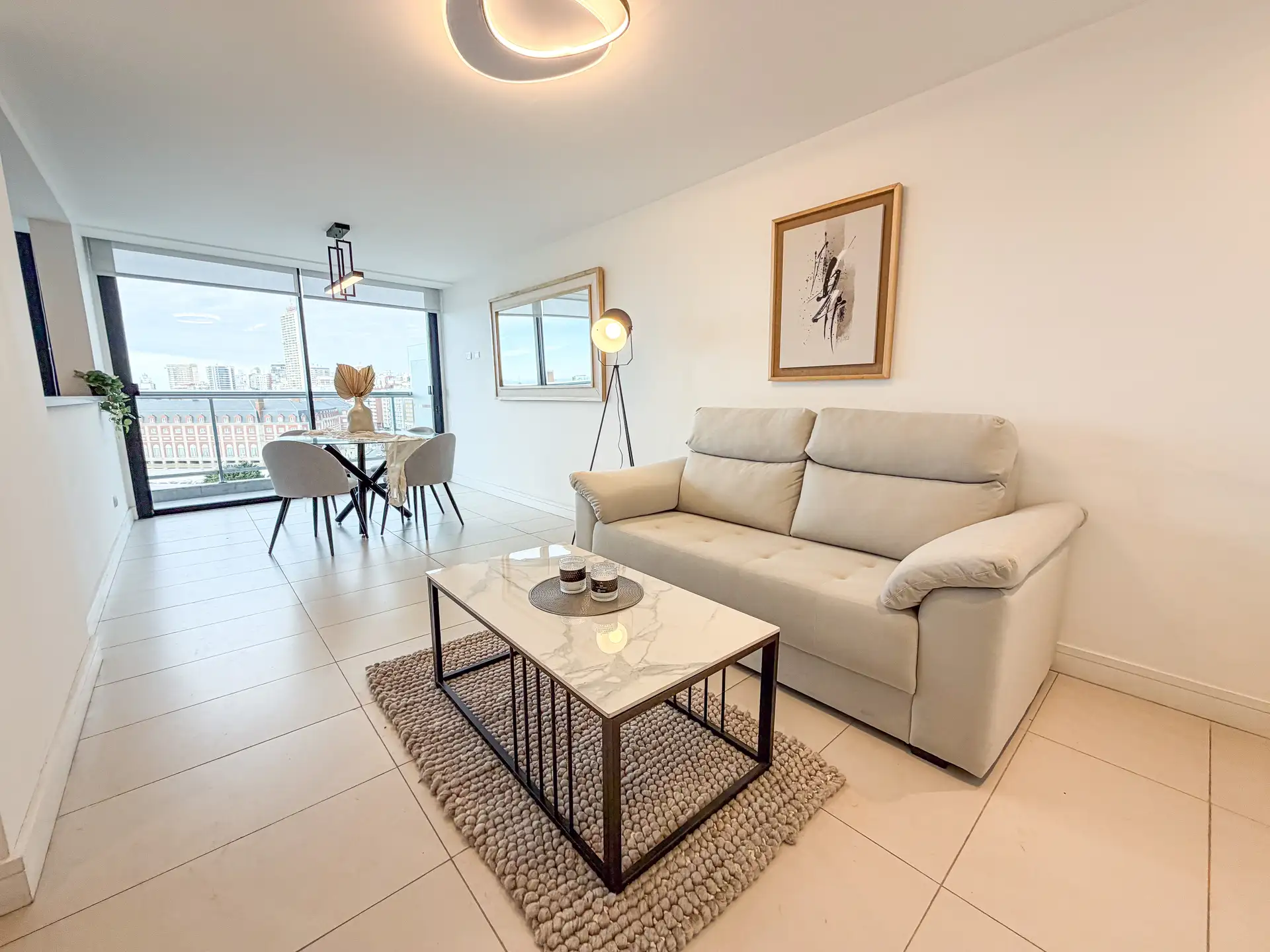Depto 2 amb, 60m² con balcón corrido y calefacción — Plaza Colón