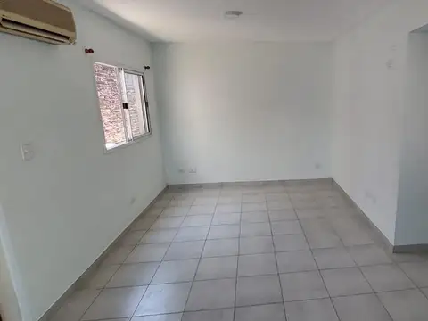 Departamento en Alquiler en Lomas Del Mirador, $ 370.000