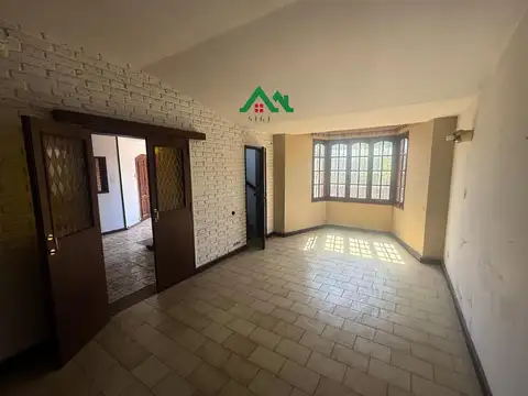 Casa 12 ambientes con 3 baños