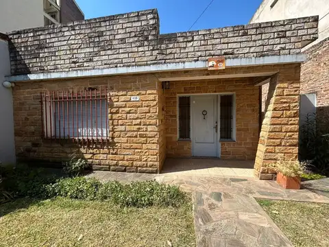 VENTA CASA 3 AMBIENTES CON PARQUE - MUÑIZ