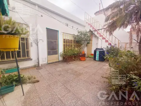 Venta de Casa 2 dormitorios cochera patio apto credito