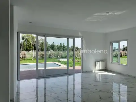 Casa 6 ambientes con 5 baños