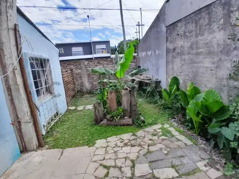 VENTA CASA A RECICLAR EN MERLO - BARRIO LOS CEIBOS