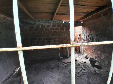 Castañares 100, Piso 0