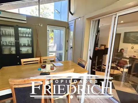 Casa en Alquiler con 3 cocheras