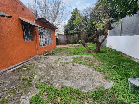 Alquiler Casa 1 dormitorio y patio amplio en Manga