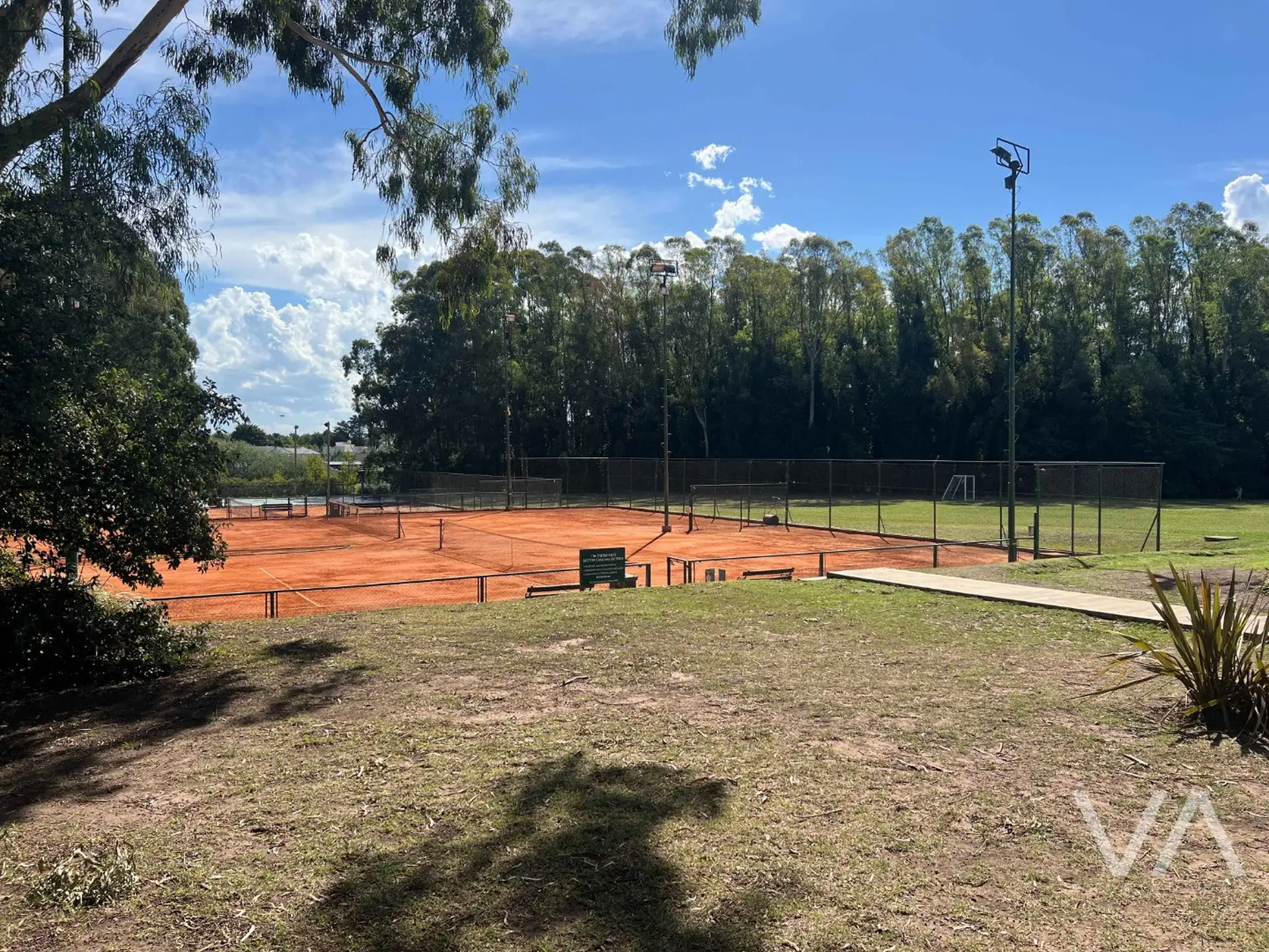 Lote irregular de 910m² en Los Sauces, Rumenco — Seguridad 24hs