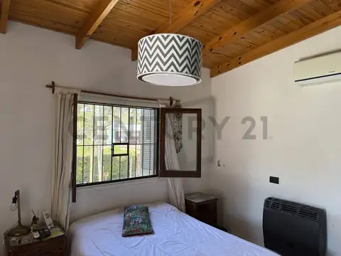 Casa 6 ambientes con 2 baños