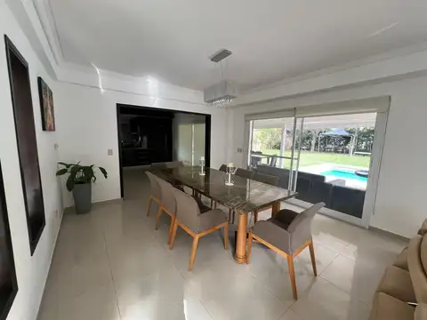 Casa en Alquiler con 1 cochera