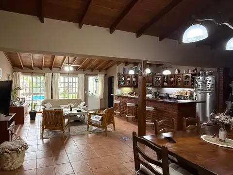 Casa 5 ambientes con 2 baños