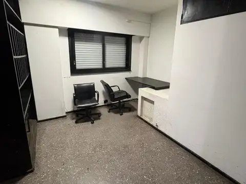 VENTA. LOCAL CON SOTANO Y PATIO.  AV. JUAN B. JUSTO 3800. PATERNAL