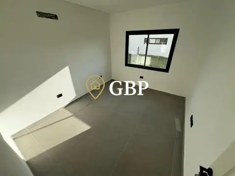 Casa en Venta con 4 cocheras