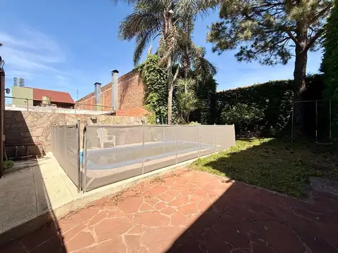 HERMOSA CASA 7 AMB C/COCHERA PATIO Y PILETA