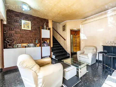 PH en venta 5 ambientes en Flores terraza, patio y balcones.