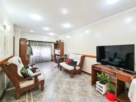 Casa en venta en Luján  5 ambientes APTA CREDITO