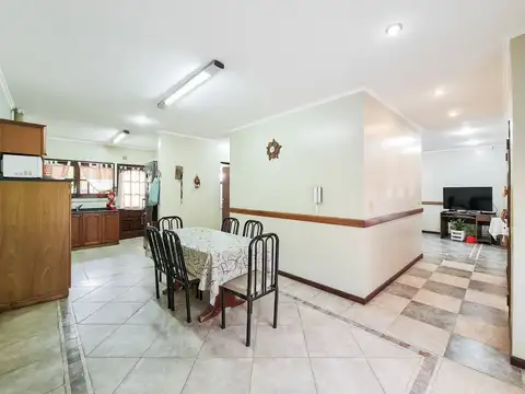 Casa 5 ambientes con 3 baños