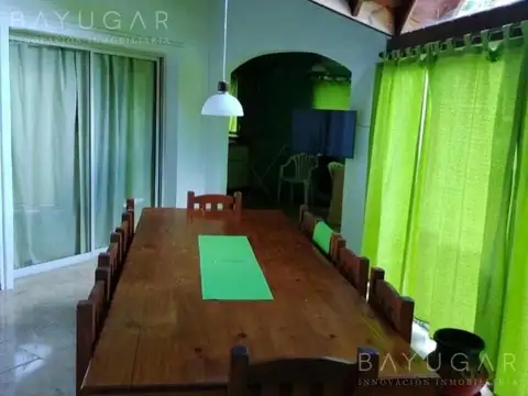 Casa en Venta con 3 cocheras