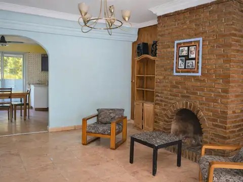 Casa 5 ambientes con 2 baños