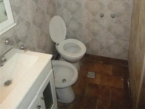 PH DE 2 AMBIENTES 1°PISO CON PATIO "SIN EXPENSAS"