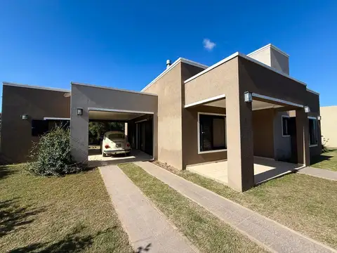 CASA 2 DORM. 1 BAÑO - PARQUE - COCHERA - ZONA PARQUE MUNICIPAL - LOBOS