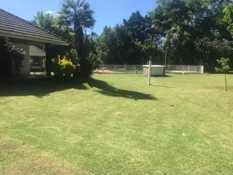 QUINTA 5 AMBIENTES CON COCHERAS PISCINA ESCUCHA OFERTA