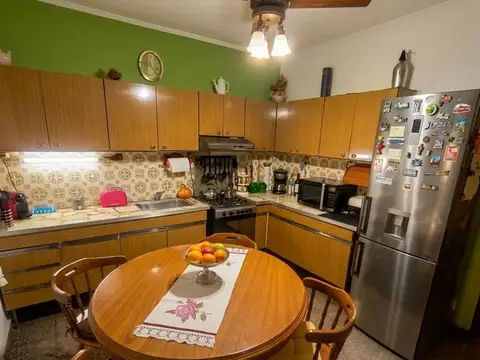 Casa 6 ambientes con 1 baño