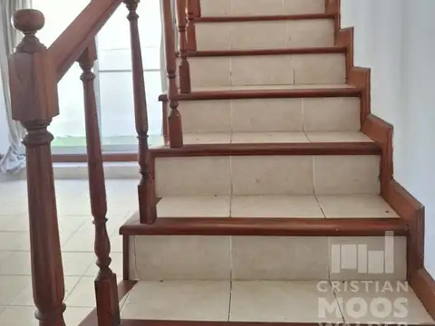 Casa 5 ambientes con 2 baños