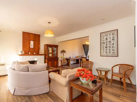 Casa en Venta con 4 cocheras
