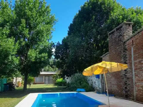 Casa con Pileta y quincho en Ibarlucea
