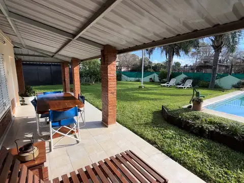 Casa en Venta con 2 cocheras