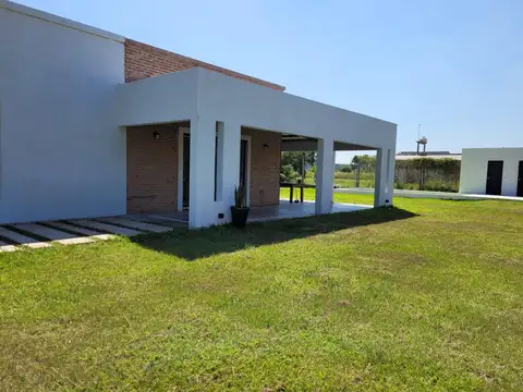 Casa 3 ambientes con 3 baños
