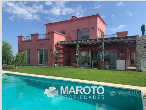 CASA EN VENTA AL LAGO EN BARRIO EL CANTON ISLAS - MAROTO PROPIEDADES