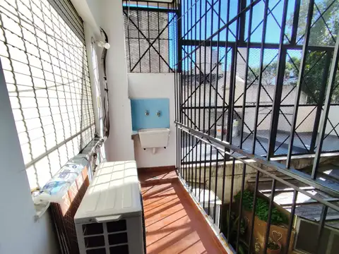 DEPARTAMENTO 2 AMB. CON BALCON INTERNO - MUY LUMINOSO!