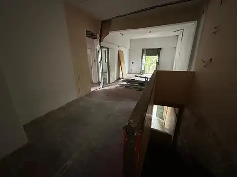 LOCAL/GALPÓN/DEPÓSITO EN P.BAJA + PH P.ALTA FRENTE 3 AMBS 