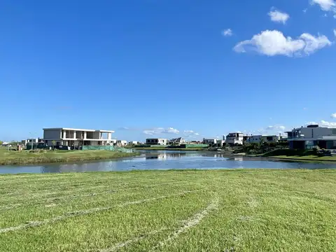 LOTE A LA LAGUNA EN COSTAS PUERTOS DEL LAGO - 1046 M2