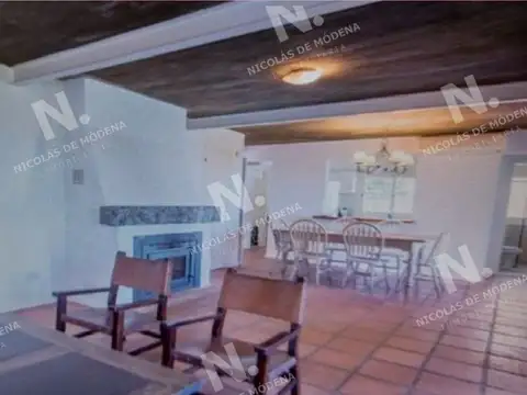 Casa 5 ambientes con 4 baños