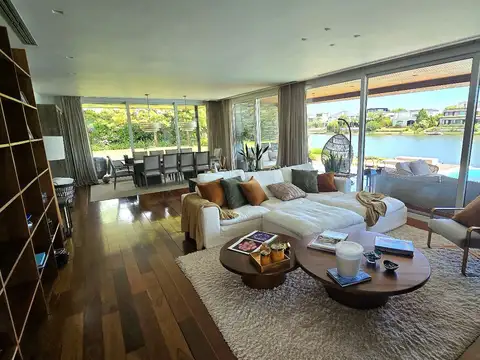 Casa en Alquiler Temporal con 4 cocheras