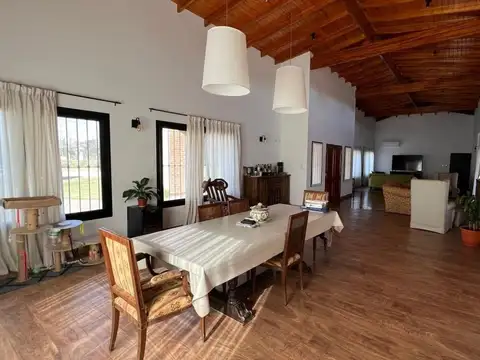 Quinta en venta - 6 Dormitorios 4 Baños - Suipacha