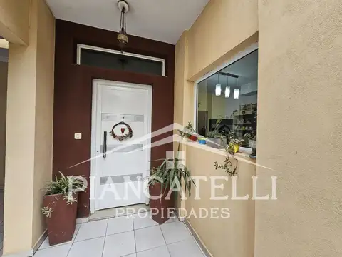 VENTA DE CASA EN CASCO DE ALVAREZ CON 3 HABITACIONES