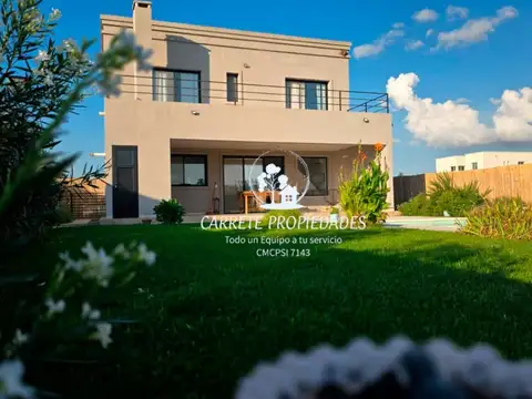 Casa en ALQUILER  3 dormitorios, pileta y fondo a verde. Santa Lucía. Pilar