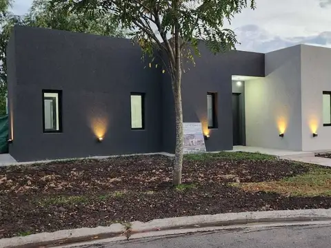 Casa en venta en Santa Emilia, Pilar del Este 100