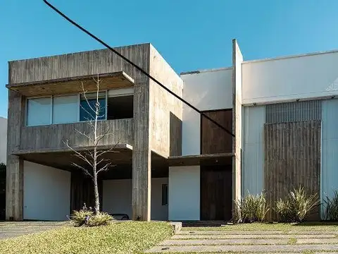 Exclusiva casa de Diseño en venta en Praderas - Yerba Buena