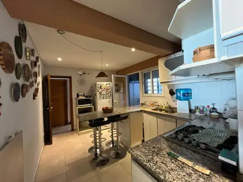 Departamento 4 ambientes con 2 baños